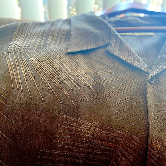 Tommy Bahama Hawaiian shirt. - Picture 2 of 3